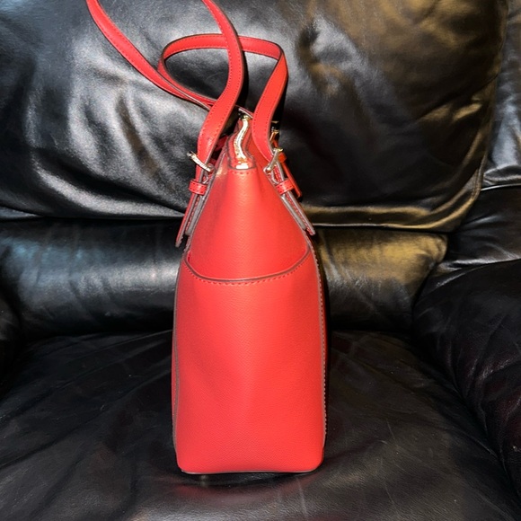 🔥🔥🔥NEW Michael Kors Jet Set Leather Zip Top Tote Shoulder Bag Side Pockets - Picture 2 of 8